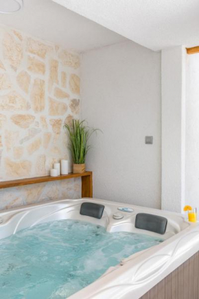 Tonina apartment - with terrace, jacuzzi, free parking
